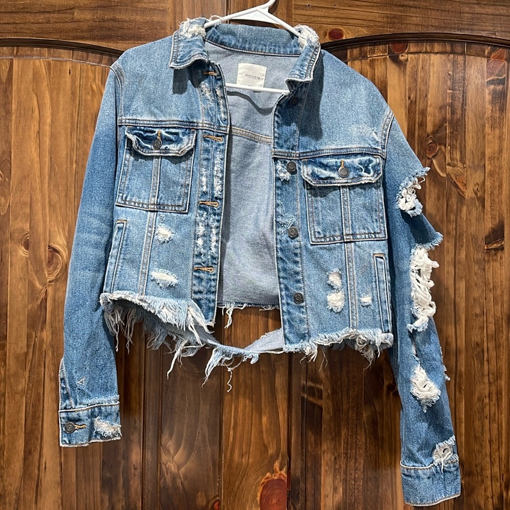 Hidden distressed crop denim jacket